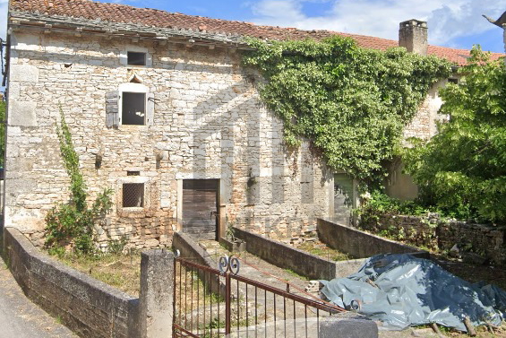 Istra, okolica Marčane – Kamena kuća za renovaciju s okućnicom