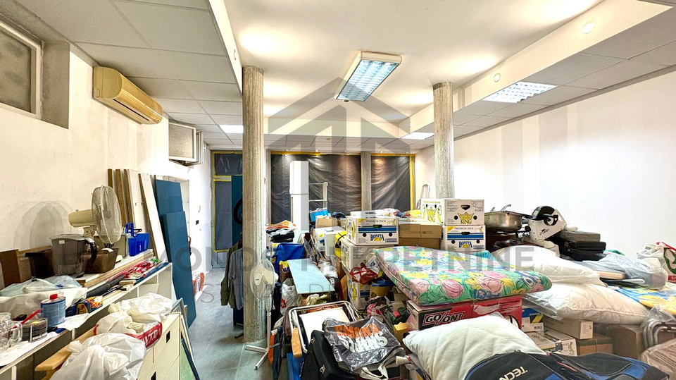 PULA &ndash; STAN U PRIZEMLJU &ndash; MOGU&Cacute;A PRENAMJENA U POSLOVNI PROSTOR