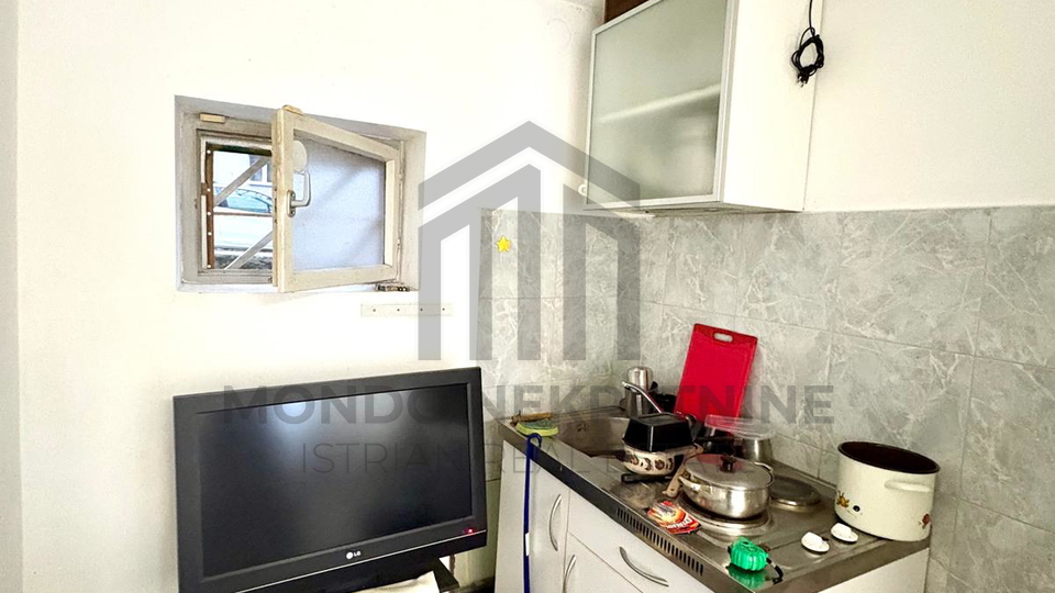 PULA &ndash; STAN U PRIZEMLJU &ndash; MOGU&Cacute;A PRENAMJENA U POSLOVNI PROSTOR