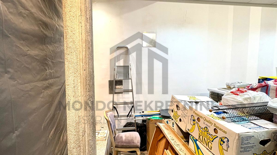 PULA &ndash; STAN U PRIZEMLJU &ndash; MOGU&Cacute;A PRENAMJENA U POSLOVNI PROSTOR