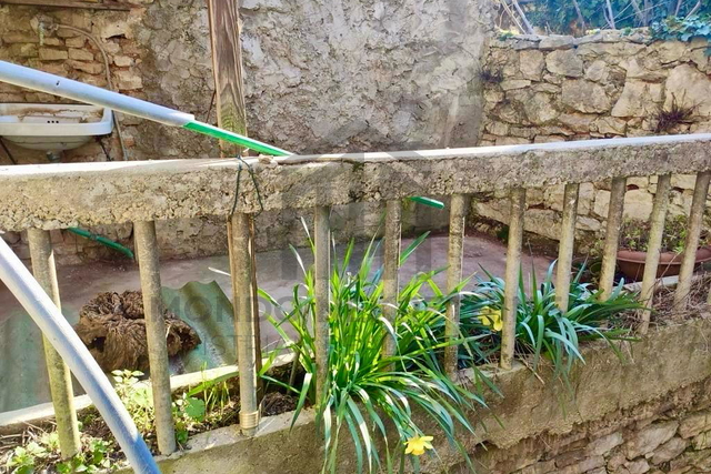 EKSKLUZIVNA PRODAJA – KUĆA ZA OBNOVU U VODNJANU