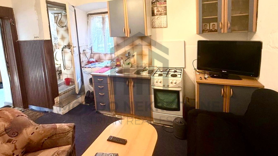 Jednosoban stan u centru Pule &ndash; 28&comma;5 m&sup2;&comma; prizemlje&comma; za renovaciju