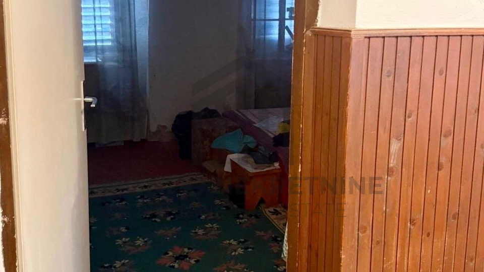 Jednosoban stan u centru Pule &ndash; 28&comma;5 m&sup2;&comma; prizemlje&comma; za renovaciju