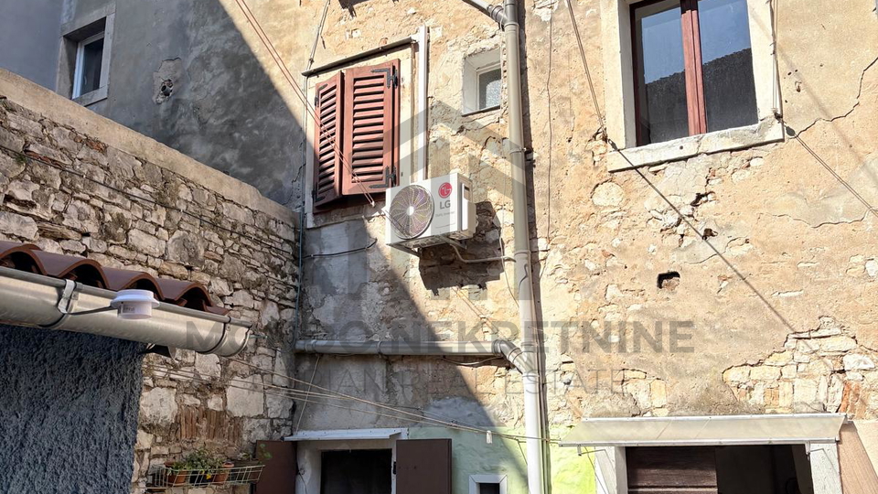 Stan u centru Pule &ndash; blizina Arene&comma; 38 m&sup2;&comma; useljiv &ndash; 136&period;000 &euro;