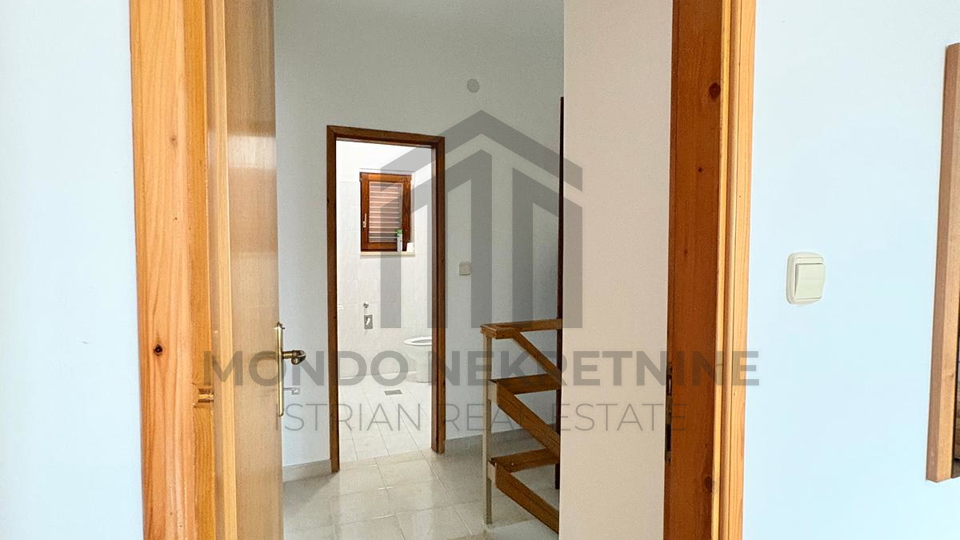 VODNJAN &ndash; Kamena ku&cacute;a s vrtom i pogledom na more