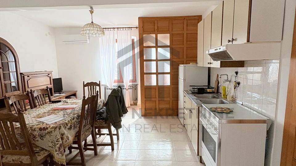 VODNJAN &ndash; Kamena ku&cacute;a s vrtom i pogledom na more