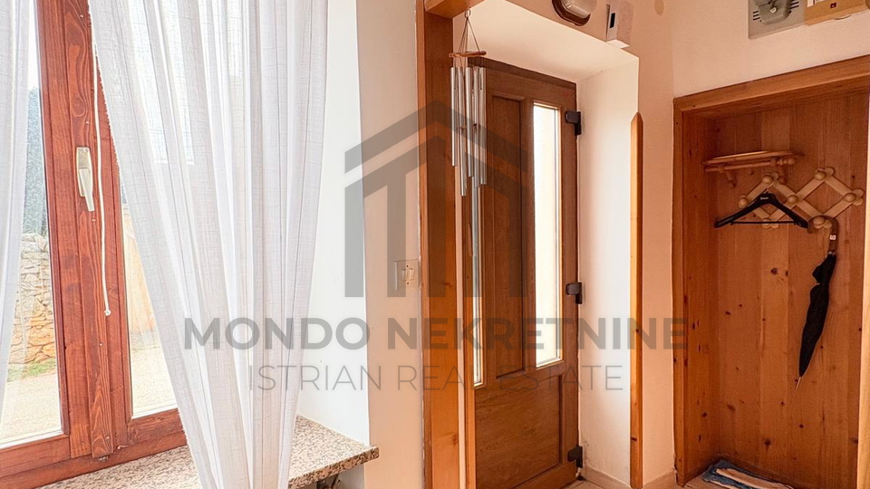 VODNJAN &ndash; Kamena ku&cacute;a s vrtom i pogledom na more