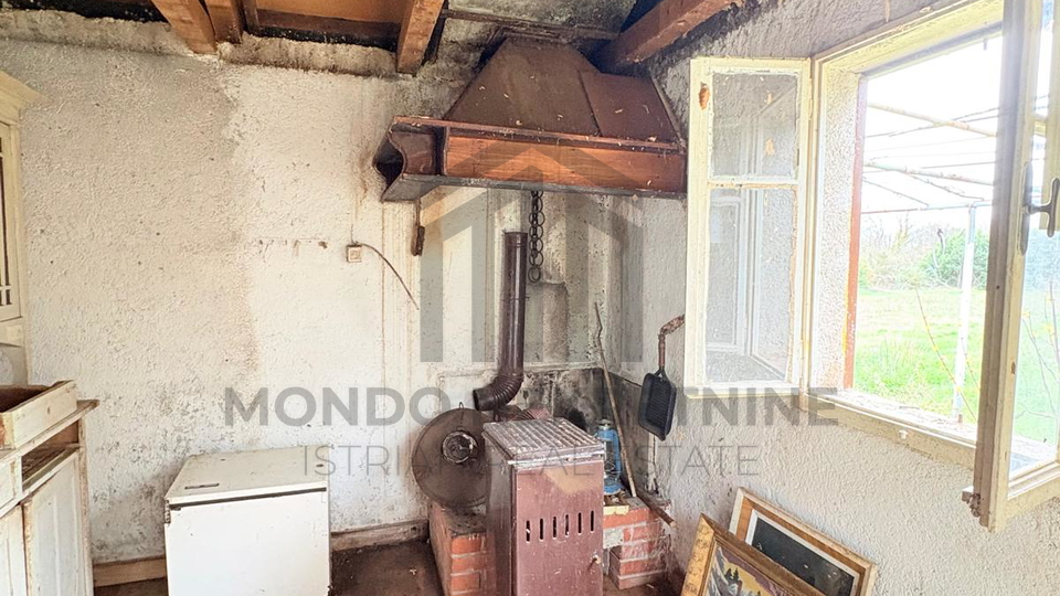 Poljoprivredno zemlji&scaron;te 2100 m&sup2; s legaliziranim objektom 25 m2 &ndash; okolica Pule &ndash; PRILIKA