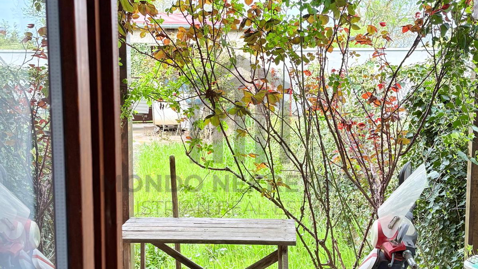 VODNJAN &ndash; Kamena ku&cacute;a s vrtom i pogledom na more