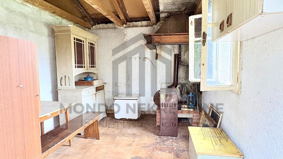 Poljoprivredno zemlji&scaron;te 2100 m&sup2; s legaliziranim objektom 25 m2 &ndash; okolica Pule &ndash; PRILIKA