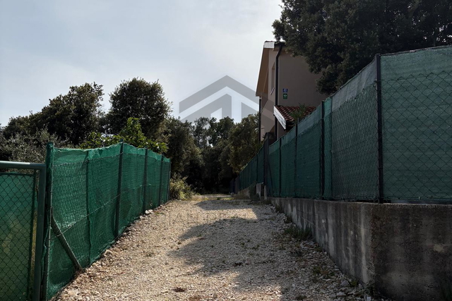 PRILIKA – POLJOPRIVREDNO ZEMLJIŠTE PAVIĆINI 426 m2 (BLIZU DUGE UVALE)