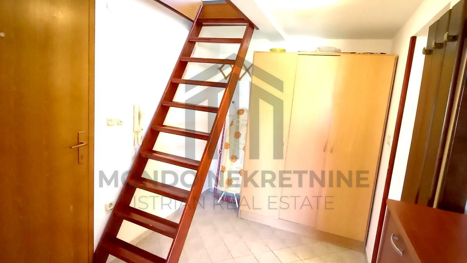 Pula&comma;  stan s galerijom i terasom u Valdebeku