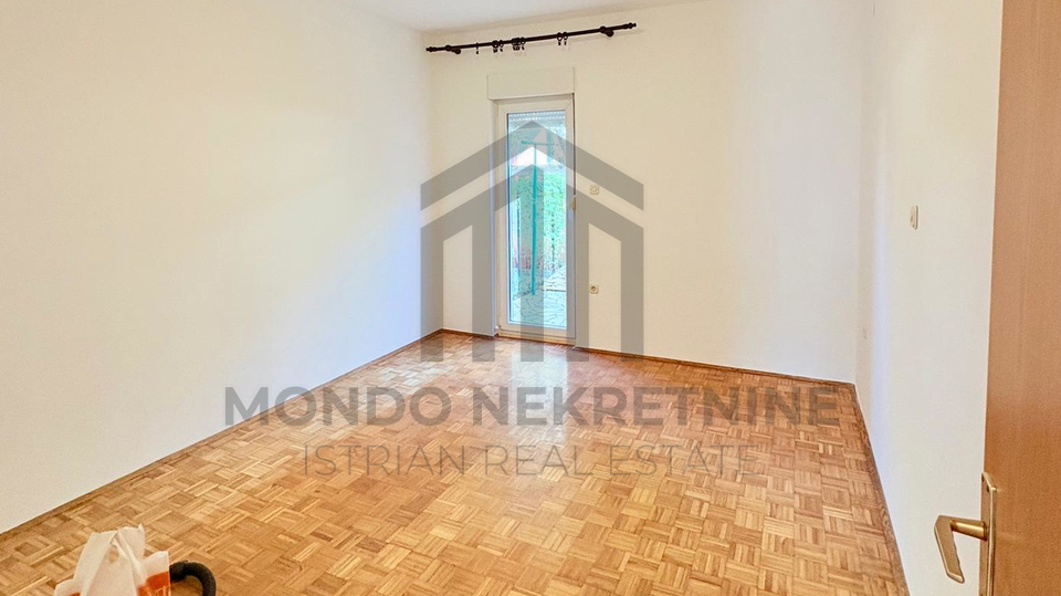 PULA &ndash; VELI VRH &vert; STAN 41&comma;89 m&sup2; &plus; PARKIRNO MJESTO I DVORI&Scaron;TE 13 m2