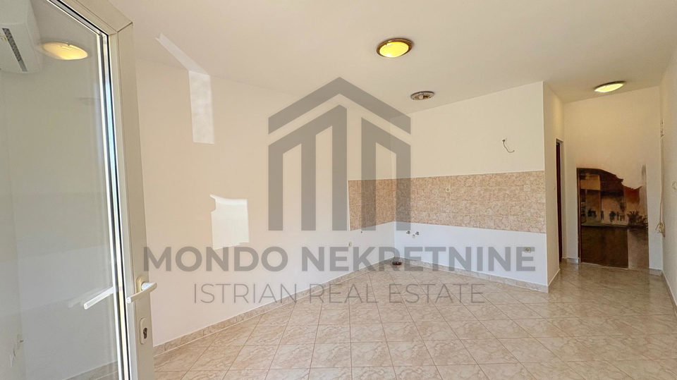 PULA &ndash; VELI VRH &vert; STAN 41&comma;89 m&sup2; &plus; PARKIRNO MJESTO I DVORI&Scaron;TE 13 m2