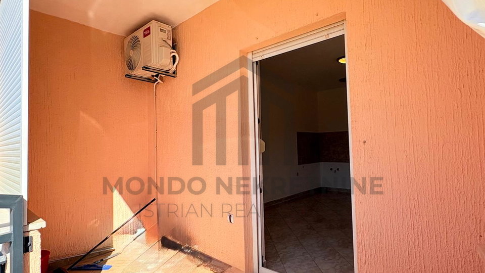 PULA &ndash; VELI VRH &vert; STAN 41&comma;89 m&sup2; &plus; PARKIRNO MJESTO I DVORI&Scaron;TE 13 m2
