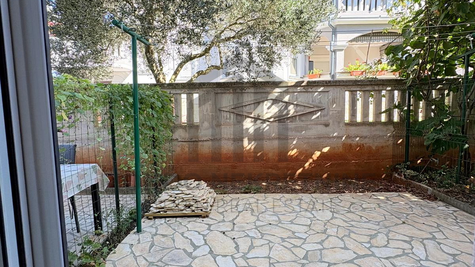PULA &ndash; VELI VRH &vert; STAN 41&comma;89 m&sup2; &plus; PARKIRNO MJESTO I DVORI&Scaron;TE 13 m2