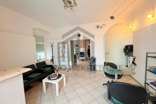 PULA, PRODAJE SE OPREMLJENI FRIZERSKI SALON