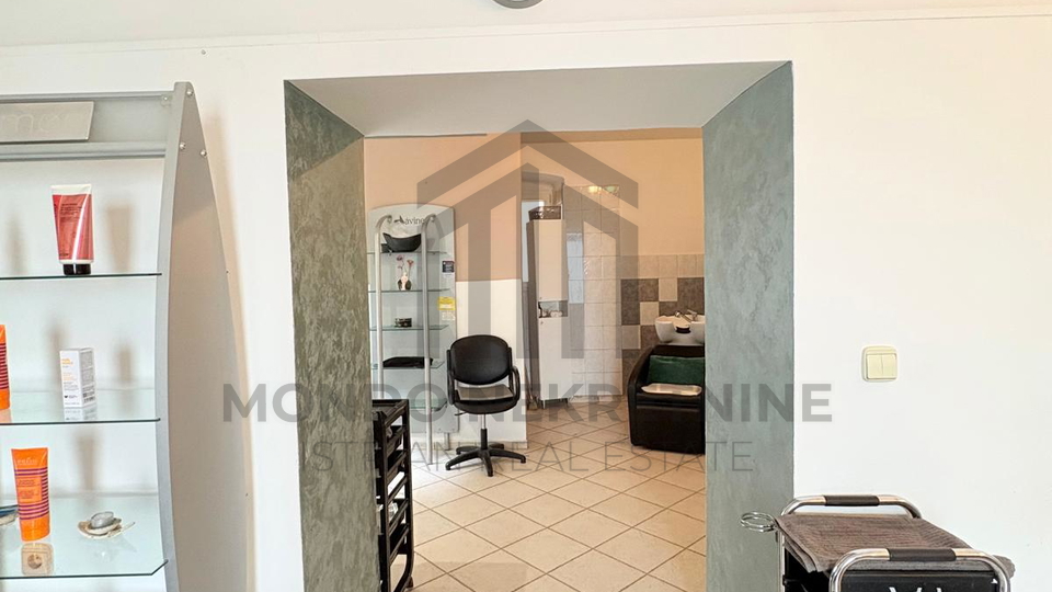 PULA&comma; PRODAJE SE OPREMLJENI FRIZERSKI SALON