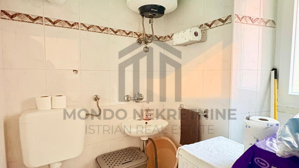 PULA&comma; PRODAJE SE OPREMLJENI FRIZERSKI SALON