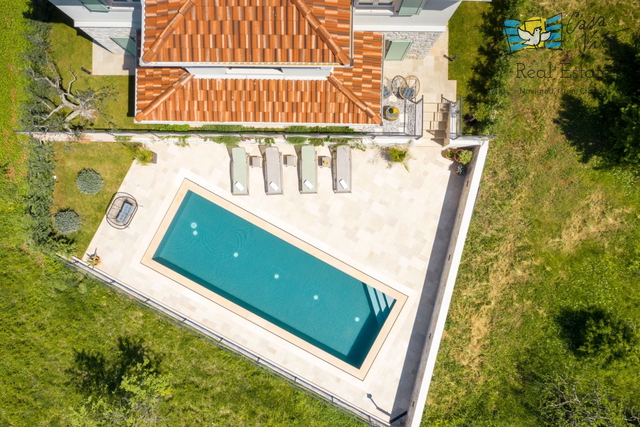 Una bellissima villa in pietra vicino alla città di Parenzo!