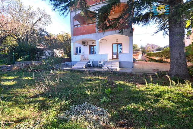 Casa con appartamenti e una bellissima vista sul mare