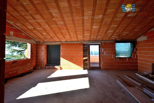 Casa con appartamenti e una bellissima vista sul mare