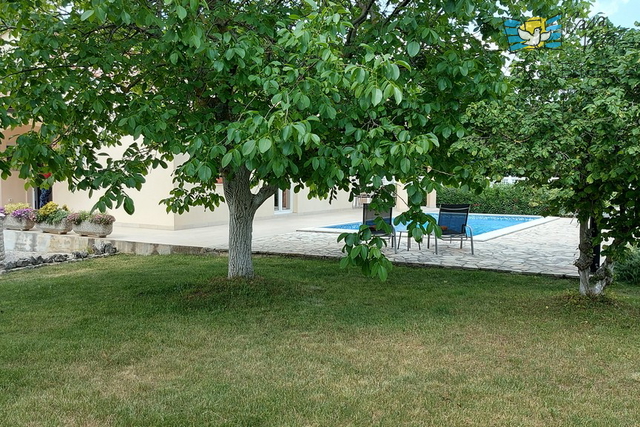 Casa familiare con ampio giardino e piscina in Istria