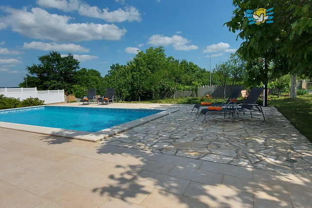 Casa familiare con ampio giardino e piscina in Istria