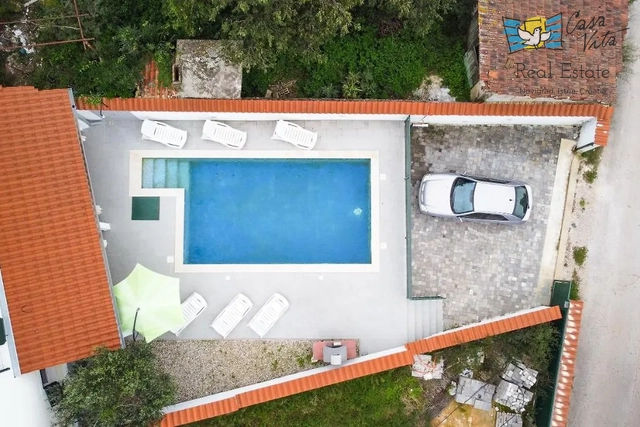 ISTRA, PULA - Kamena kuća sa bazenom