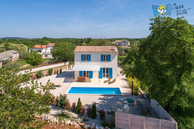 Casa indipendente nelle vicinanze di Parenzo con piscina!