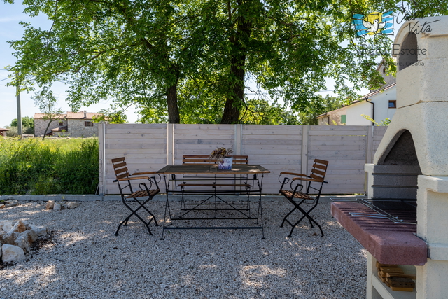 Casa indipendente nelle vicinanze di Parenzo con piscina!