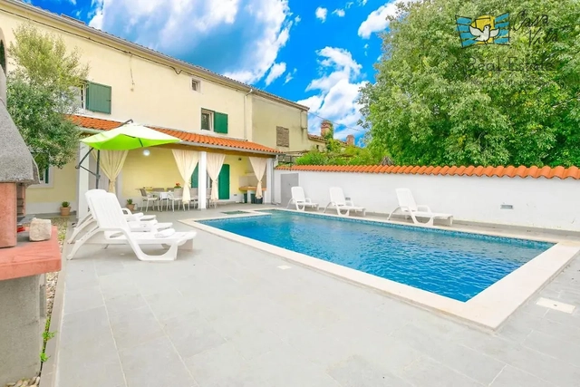 ISTRA, PULA - Kamena kuća sa bazenom