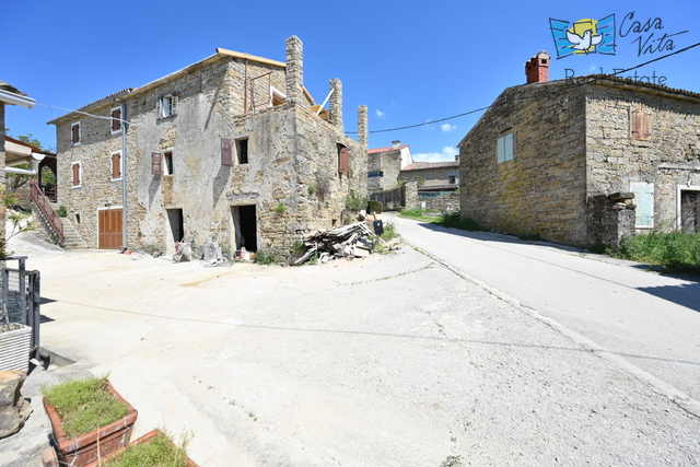 Casa in pietra con vista sul mare