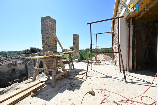 Casa in pietra con vista sul mare