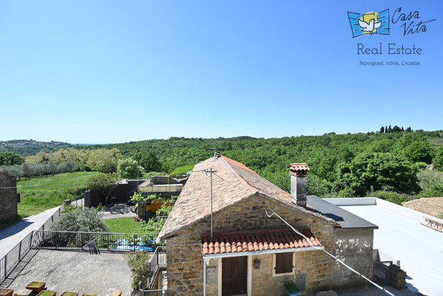 Casa in pietra con vista sul mare