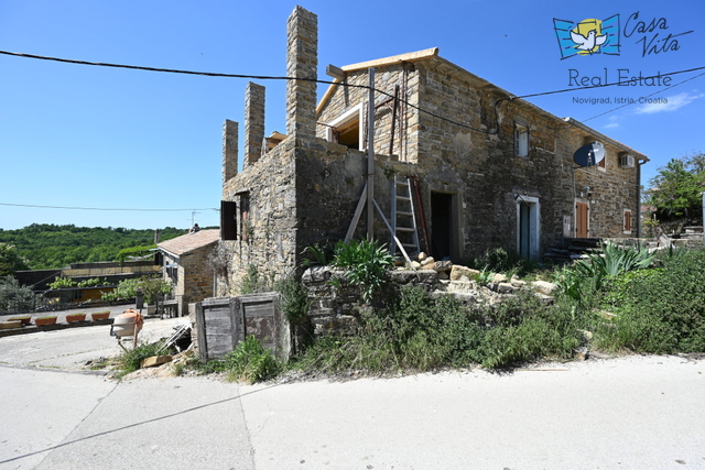 Casa in pietra con vista sul mare