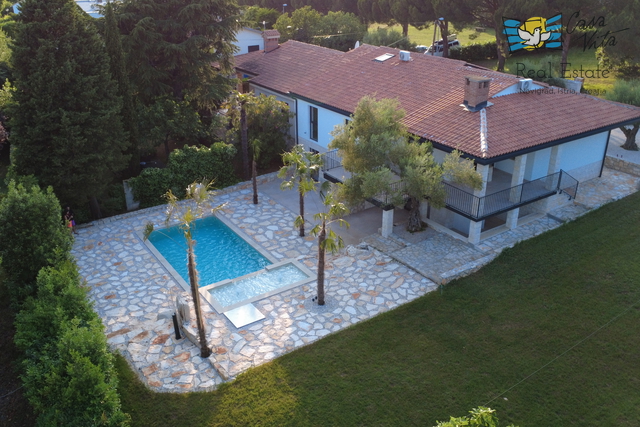 Casa, 372 m2, Vendita, Zambratija