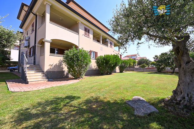 Apartment in Novigrad, ground floor with sea view
