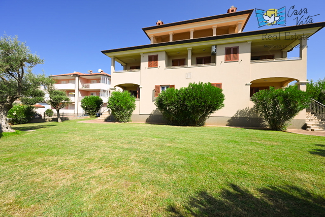 Apartment in Novigrad, ground floor with sea view