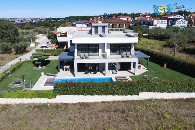 House, 320 m2, For Sale, Novigrad