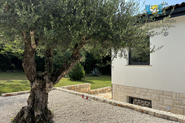 Casa, 372 m2, Vendita, Zambratija