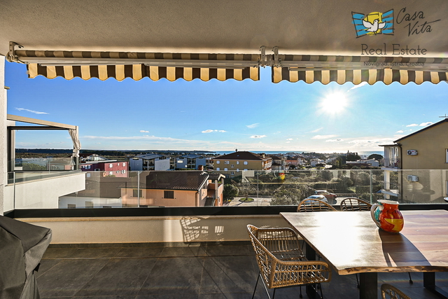 Apartment in Novigrad with three bedrooms and a beautiful view of the sea!