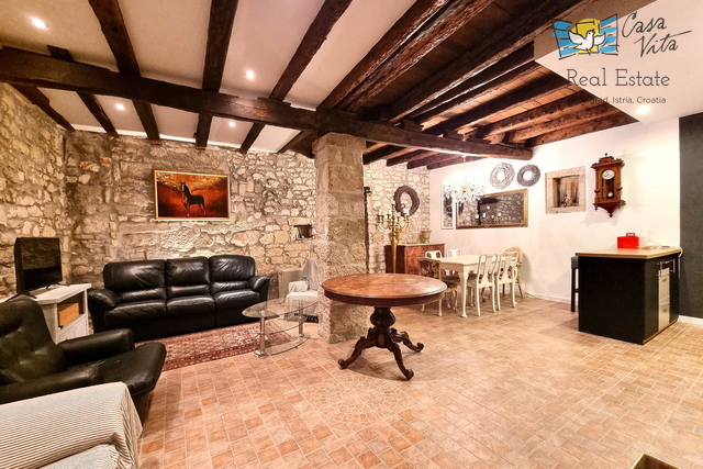 Istria, Poreč - Affascinante casa di pietra con due appartamenti!