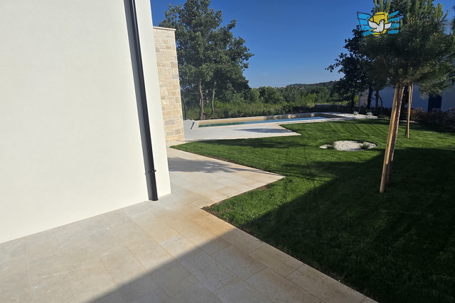 New house with swimming pool in Istria