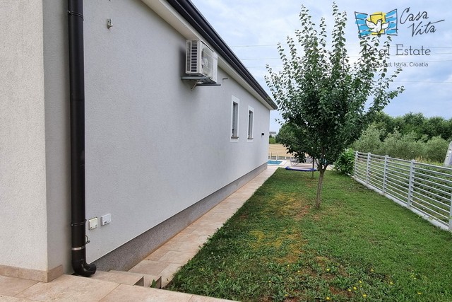 ISTRA,POREČ - Prizemnica u okolici grada Poreča 2000m od mora!