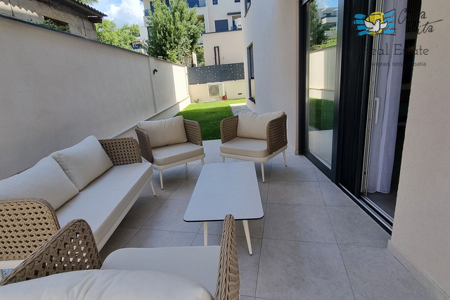ISTRA, TAR - Ampio appartamento con piscina