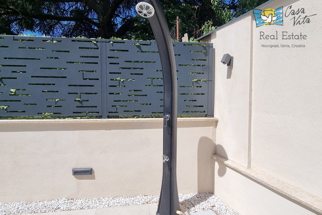 ISTRA, TAR - Ampio appartamento con piscina