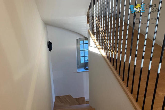 ISTRA, BUJE – Wunderschönes Steinhaus im Herzen der Stadt Buje!