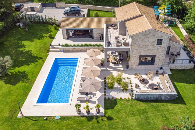 Casa, 350 m2, Vendita, Poreč