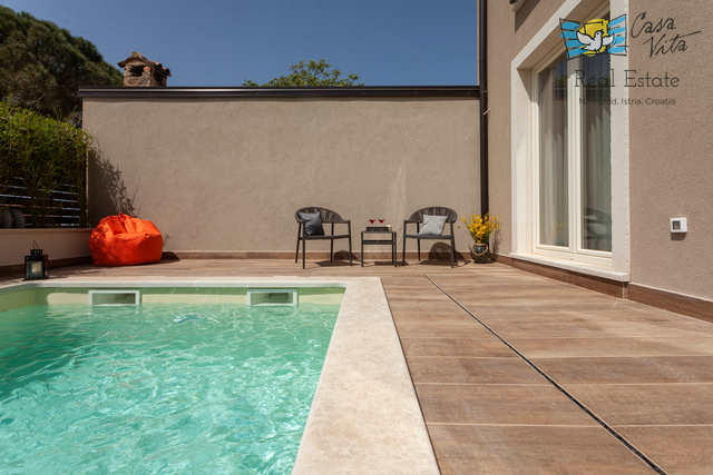 Una casa moderna con piscina a 7 km dal centro di Rovigno!